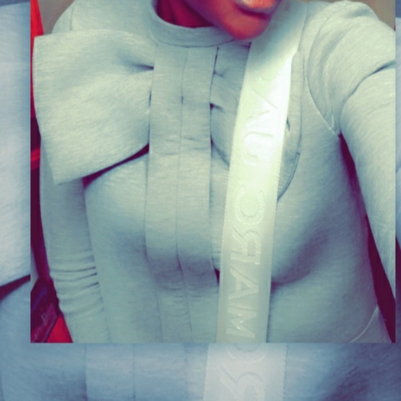 Sweater with a bow - Picture 5 of 7